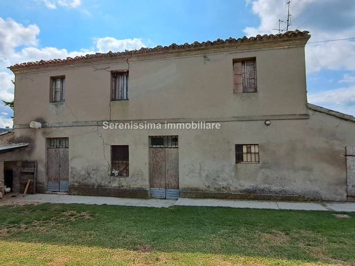 Casa con 6 locali in vendita in Via Brasco, Montelabbate