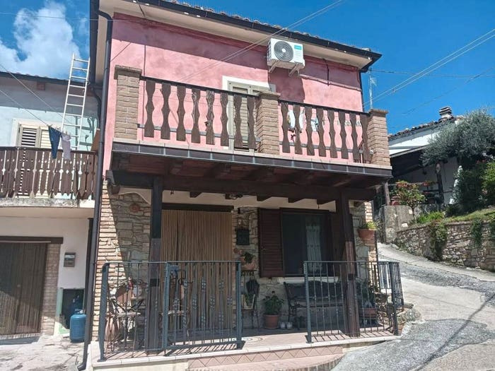 Casa con 5 locali in vendita in Contrada Chianchiro, Farindola