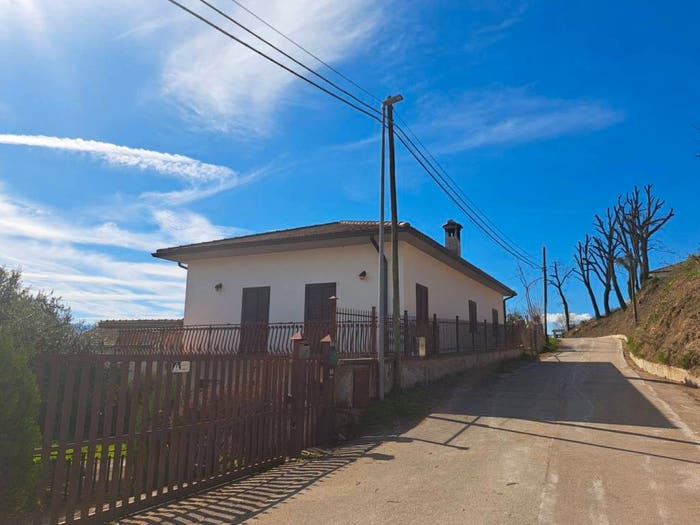 Casa con 6 locali in vendita in Via Santa Lucia snc, Cervaro