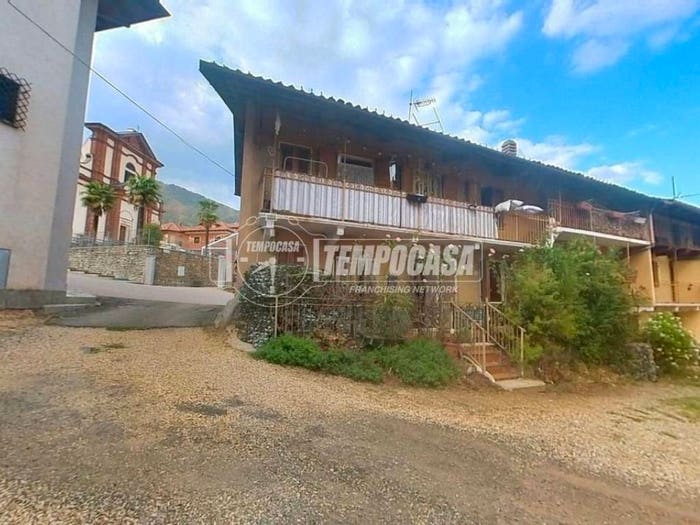 Casa con 6 locali in vendita in Vicolo Bartumè, Vallo Torinese
