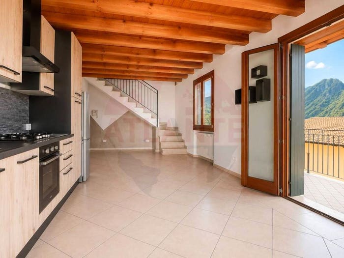 Appartamento con 5 locali in vendita in via Loden, Centro, Zone