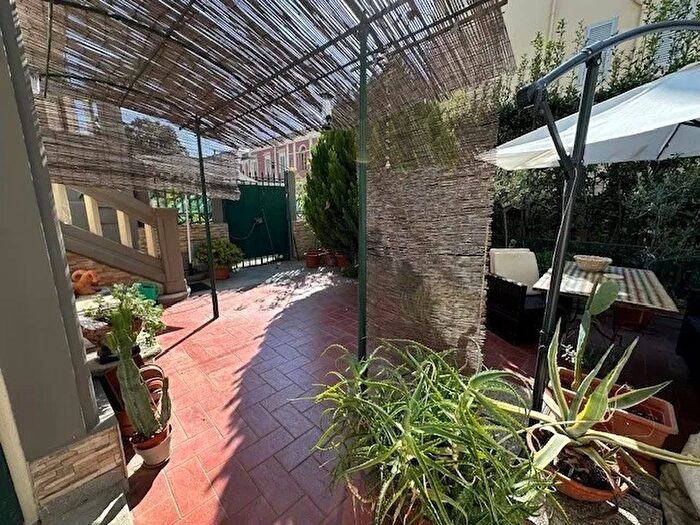 Appartamento con 8 locali in vendita in Viareggio