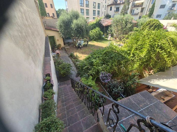 Appartamento con 6 locali in vendita in Beccaria Colombo, Firenze