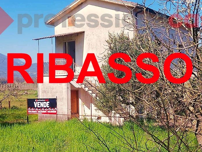 Casa quadrilocale in vendita in VIA CASTAGNETO, Marsella, Rocca d'Evandro