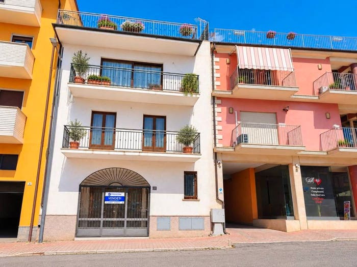 Casa con 5 locali in vendita in VIA STAZIONE, Centro, Celano