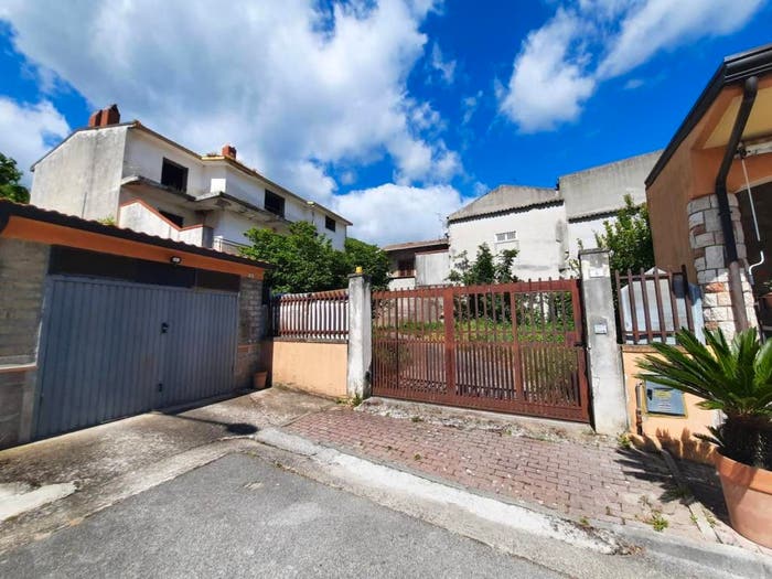 Casa con 6 locali in vendita in Via Pelagalli, Rotondi