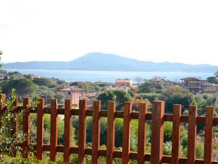 Appartamento trilocale in vendita in Via Giuanne Secche, Pittulongu, Olbia