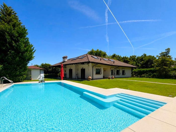 Casa con 6 locali in vendita in Oleggio Castello