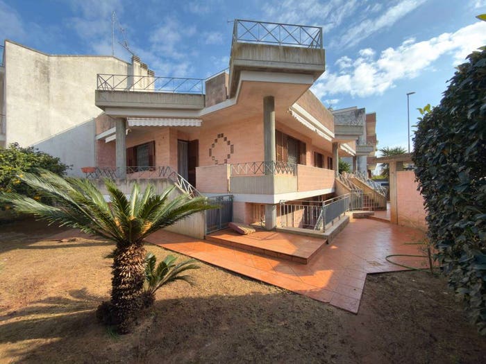 Casa con 6 locali in vendita in Via Dante De Blasi, Rudiae Casermette, Lecce