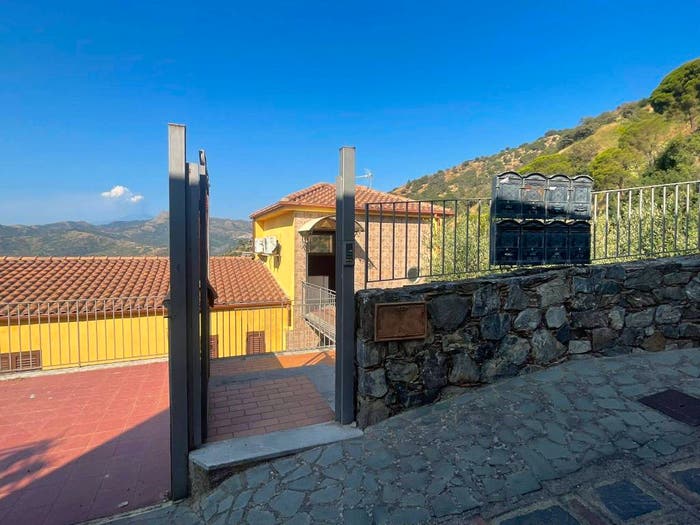 Appartamento trilocale in vendita in Via Santissima Annunziata, Centro, Casalvecchio Siculo