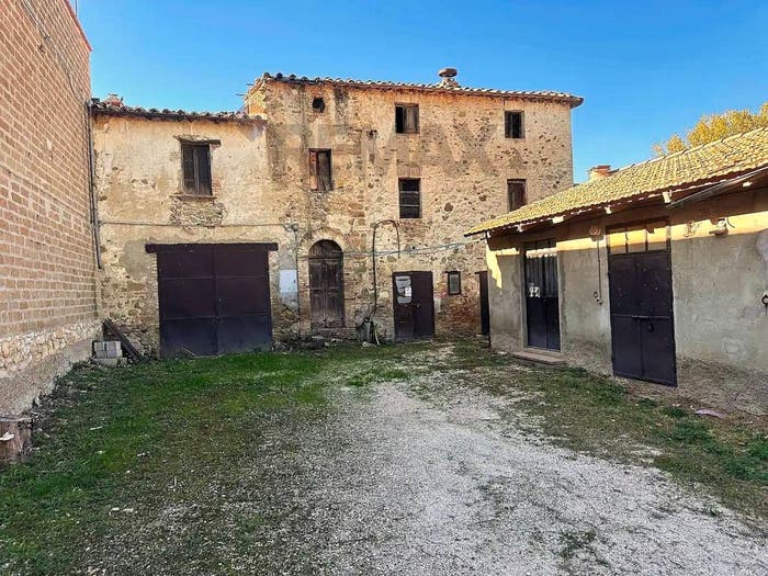 Casa con 6 locali in vendita in Bettona