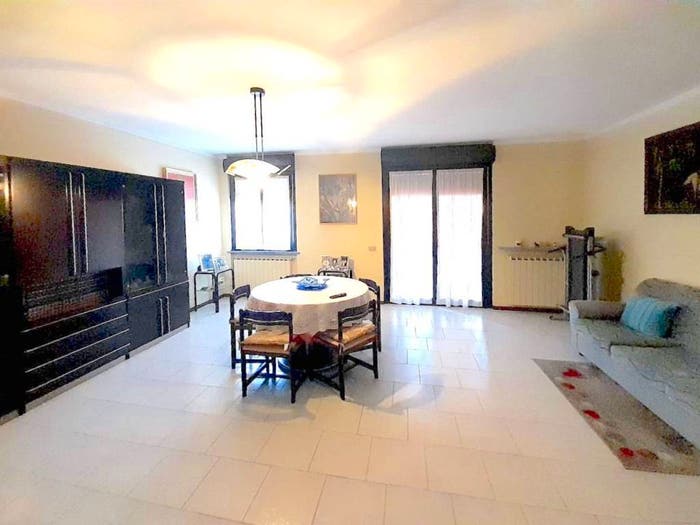Casa quadrilocale in vendita in Centro, Castelletto Sopra Ticino