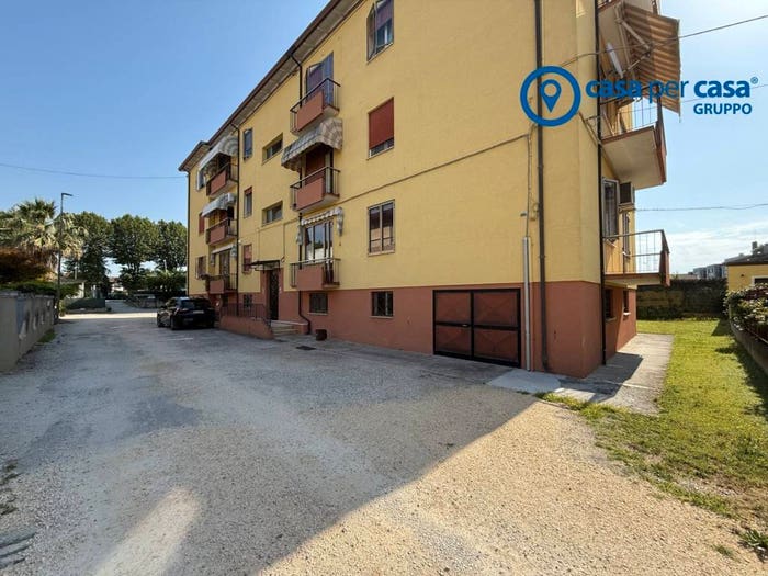 Appartamento quadrilocale in vendita in Via Cordella, Centro, Adria