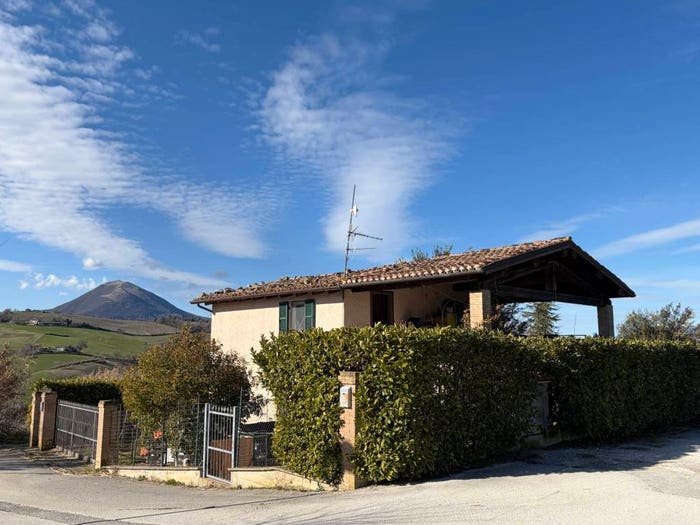 Casa con 5 locali in vendita in Località Lujano, Camerino
