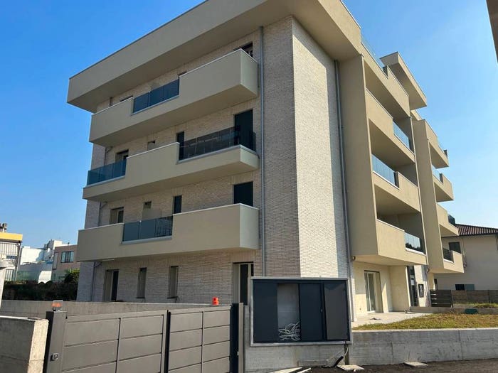 Appartamento quadrilocale in vendita in Corso della Libertà, Cesano Maderno