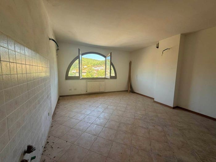 Appartamento quadrilocale in vendita in Via Giuseppe Verdi, Centro, Gaiole in Chianti