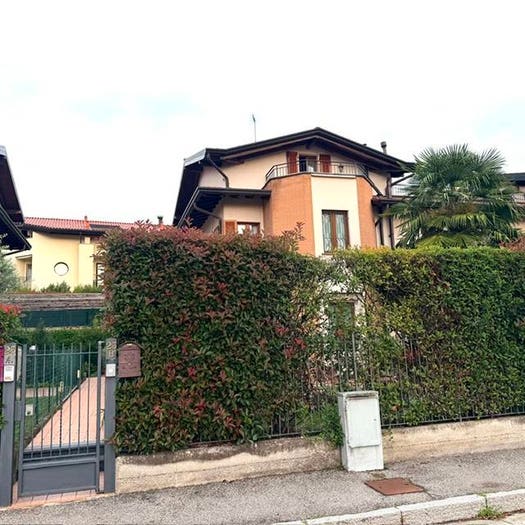 Appartamento quadrilocale in vendita in Via Guglielmo Marconi, Camnago Boscone, Faloppio