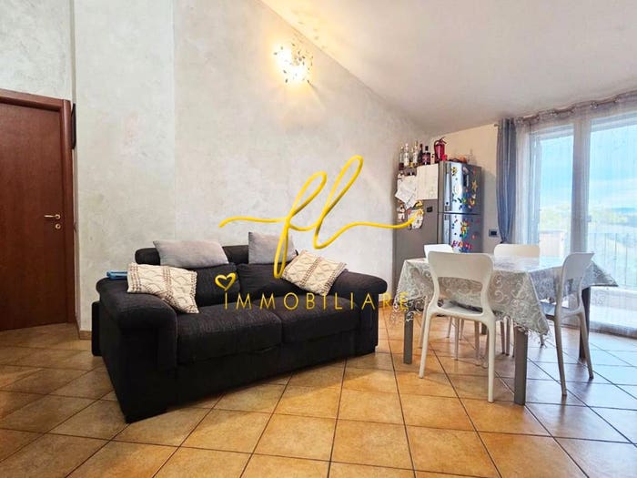 Appartamento trilocale in vendita in Castellina Marittima