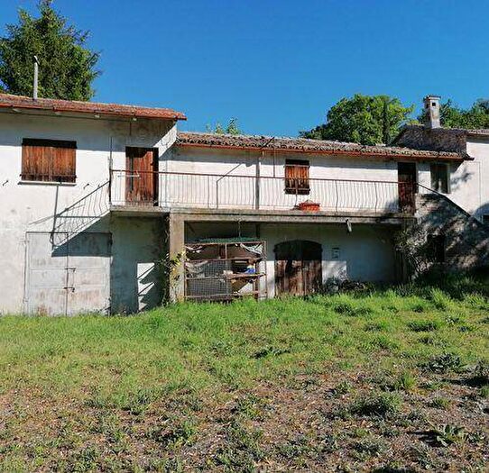 Casa con 6 locali in vendita in Urbino