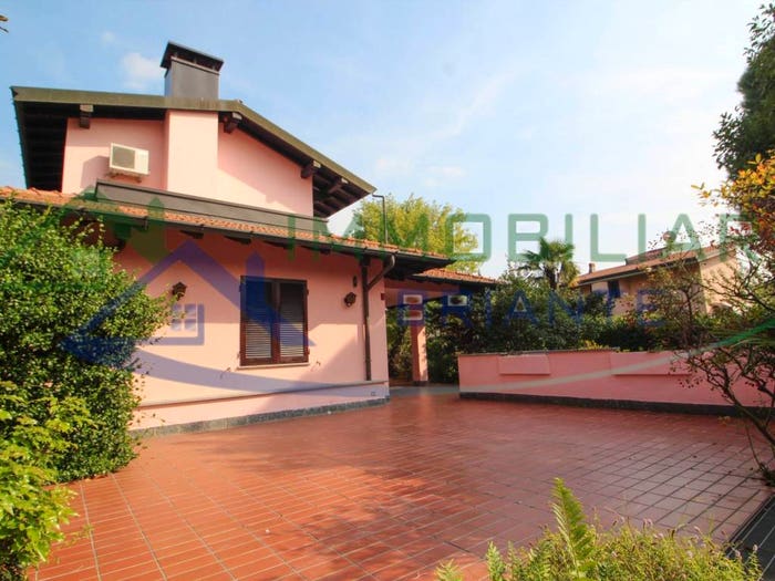 Casa quadrilocale in vendita in Via Cesare Correnti, Arnate, Gallarate