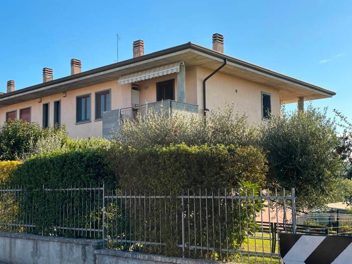 Appartamento quadrilocale in vendita in Via Monte Grappa, Sandrà, Castelnuovo del Garda