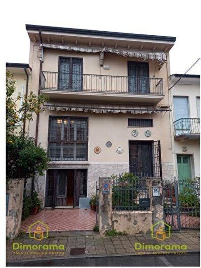 Casa con 6 locali in vendita in VIA ETRURIA, Marco Polo Don Bosco, Viareggio