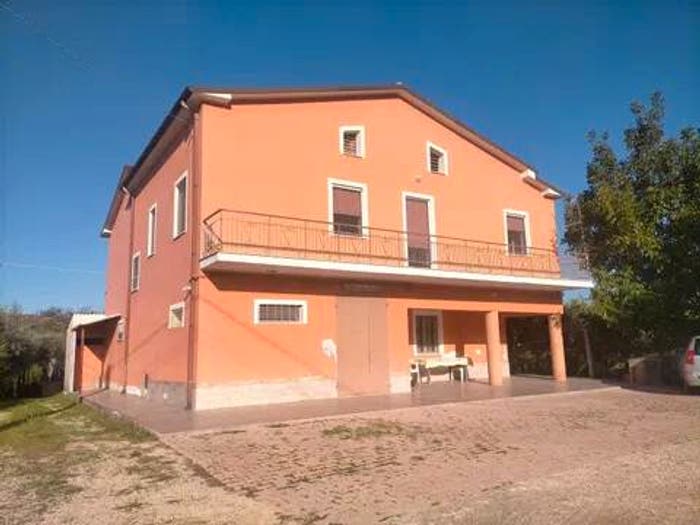 Casa con 6 locali in vendita in Contrada Saletto, Loreto Aprutino