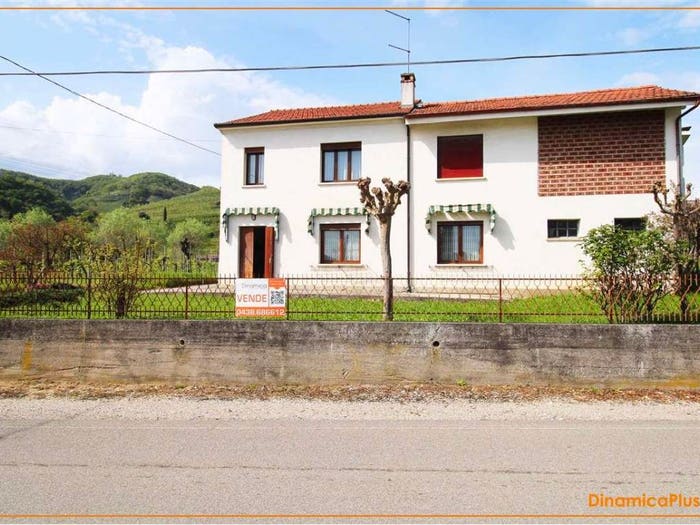 Casa trilocale in vendita in Via Credazzo, Centro, Farra di Soligo
