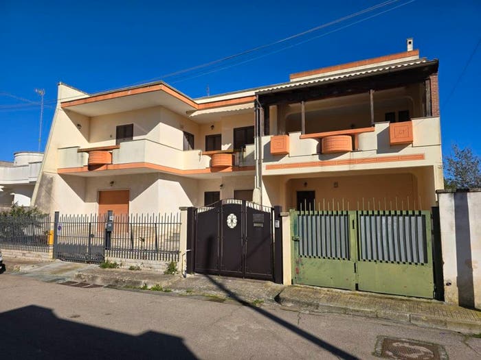 Appartamento con 5 locali in vendita in Via Salvo D'Acquisto, Sternatia