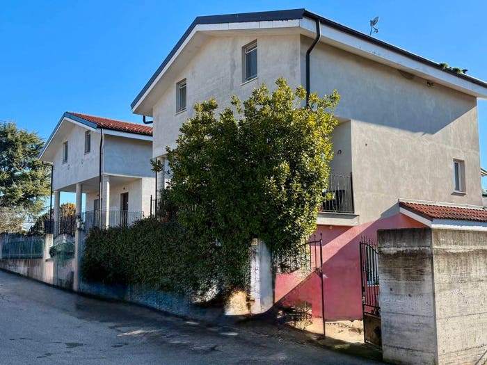 Casa con 6 locali in vendita in Via Giuseppe Thaon di Revel, Centro, Poirino