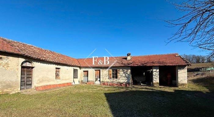 Casa con 6 locali in vendita in Via San Salvario, Castino
