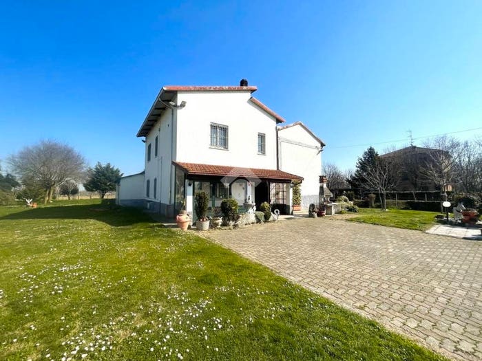 Casa con 6 locali in vendita in Via S Lazzaro, Noceto