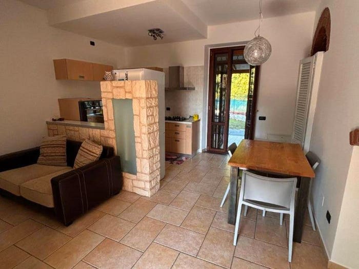Appartamento trilocale in vendita in Via Carlo Porta, Caronno Varesino