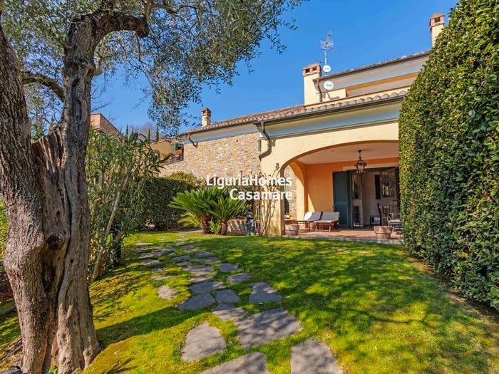 Appartamento con 5 locali in vendita in Via del Golf, Villafranca, Garlenda