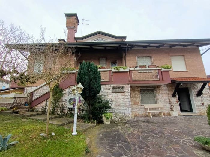 Casa con 6 locali in vendita in ADRIA Via Martin Luther King, Centro, Adria