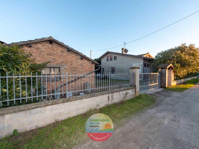 Casa con 6 locali in vendita in Via Piave, Mezzogoro, Codigoro