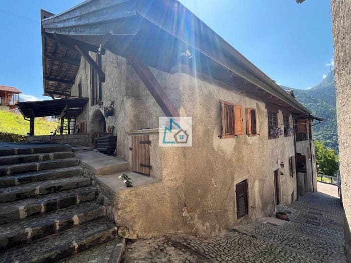 Appartamento con 6 locali in vendita in Via Scaricle, Tre Ville