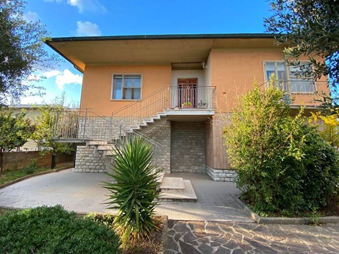Casa con 6 locali in vendita in Via del Popolo, Santa Lucia La Borra, Pontedera