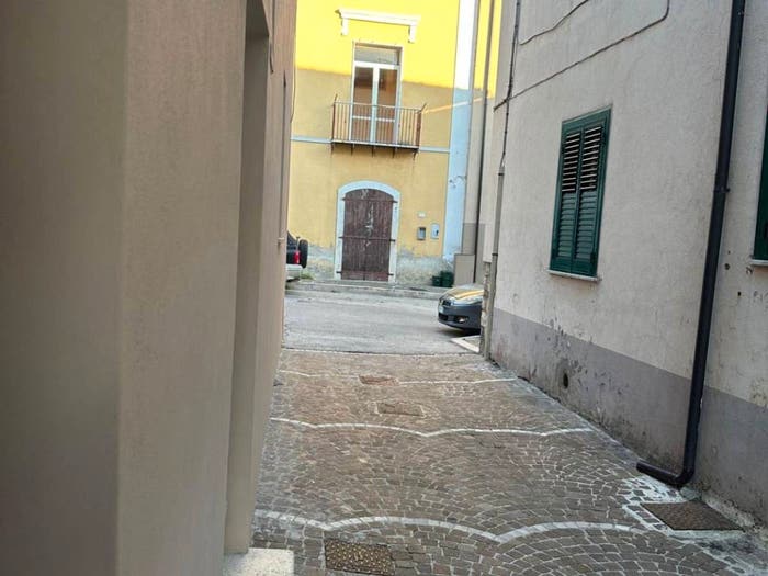 Appartamento con 6 locali in vendita in Via Roma, Pratola Serra