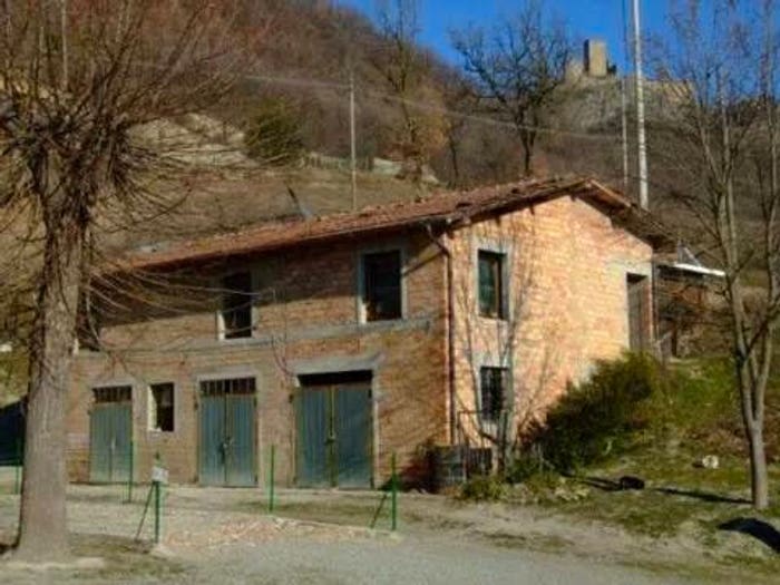 Appartamento con 5 locali in vendita in Via Castello Delle Carpinete, Carpineti