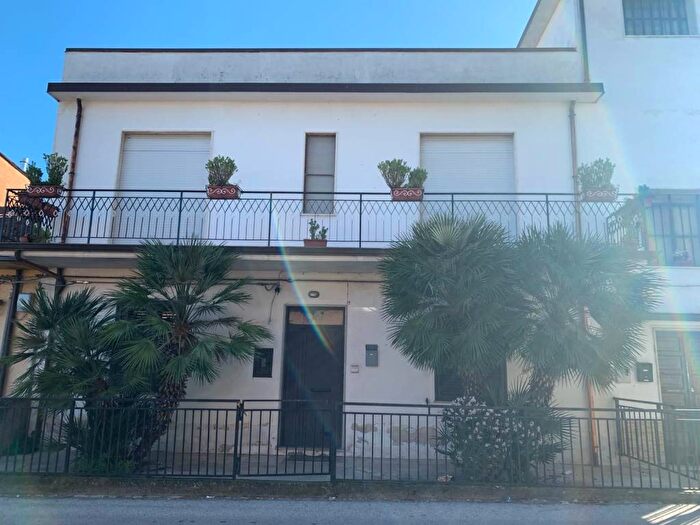 Appartamento trilocale in vendita in Via San Giovanni dei Rossi, Centro, Taurianova