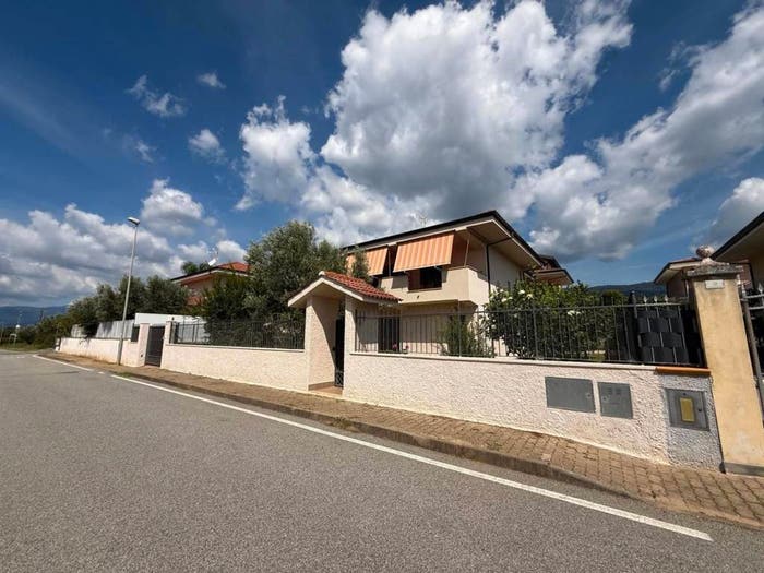 Casa con 6 locali in vendita in VIA BRUNO CACCIA, Pianopoli