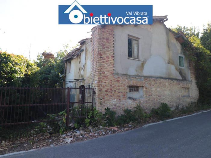 Casa con 5 locali in vendita in Via Accattapane, Corropoli
