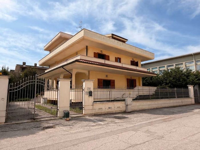 Casa con 6 locali in vendita in Via Aurelio Saffi, Centro, Alba Adriatica