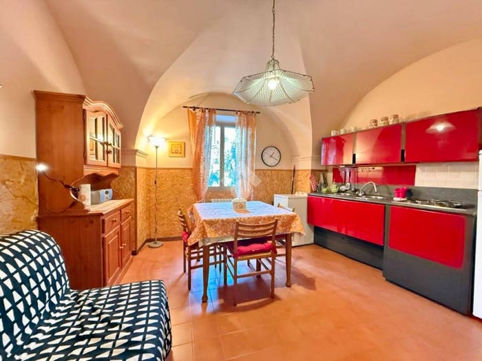 Casa bilocale in vendita in Via Dante Alighieri, Civezza