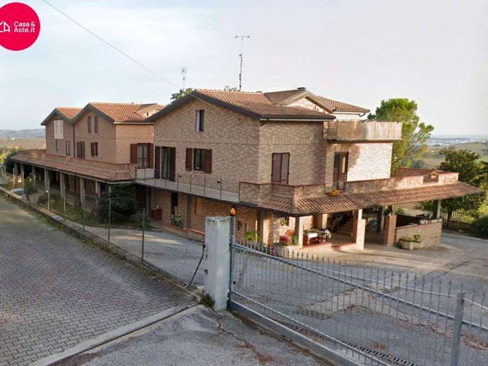 Casa con 6 locali in vendita in Via veregrense, Centro, Montegranaro