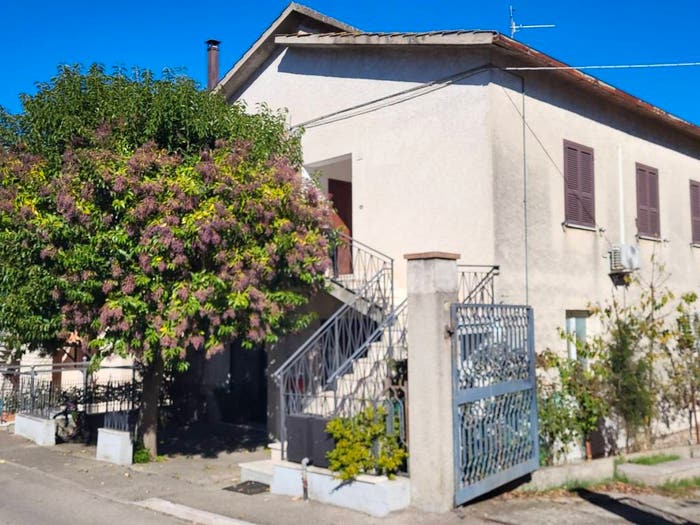 Casa con 5 locali in vendita in Via Alessandro Manzoni, Penna in Teverina
