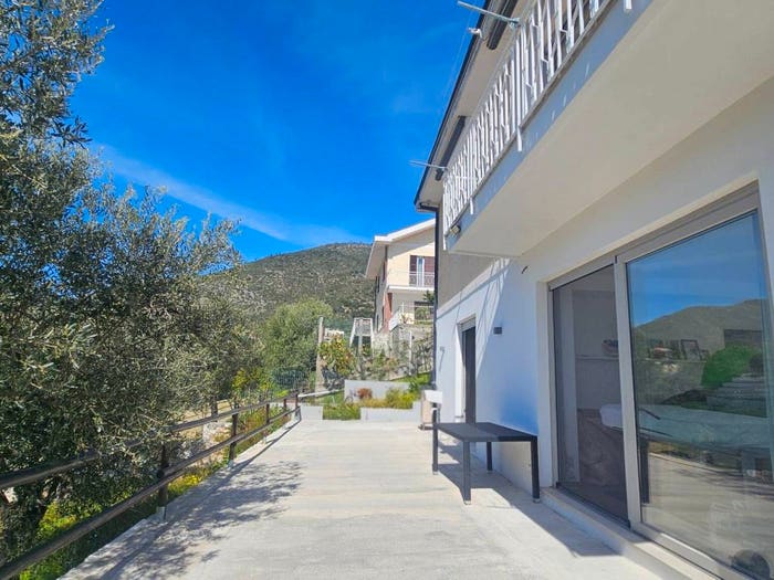 Casa con 6 locali in vendita in Via Marici, Centro, Boissano