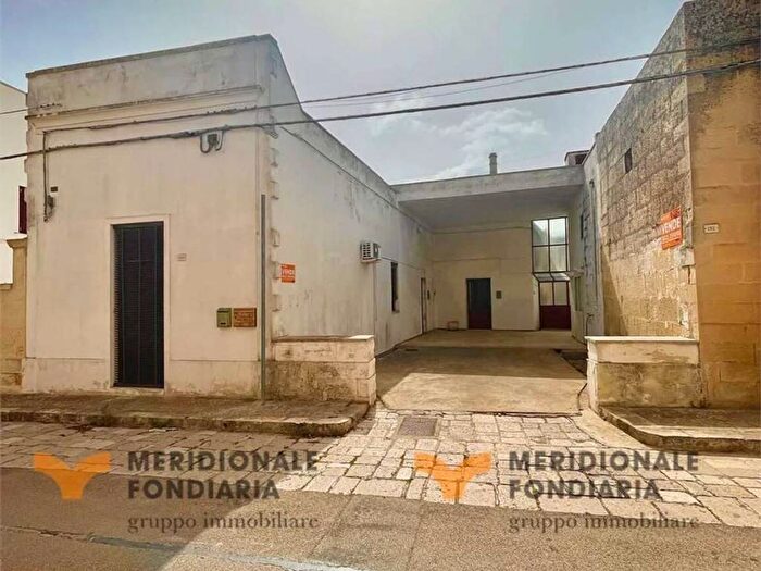 Casa con 6 locali in vendita in Via Catumerea, Martano