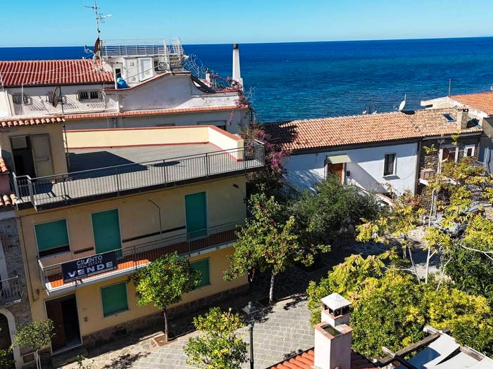 Appartamento quadrilocale in vendita in Via Giovanni Nicotera, Acciaroli, Pollica